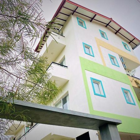 Srimadis Villa Near Airport - Negombo Buitenkant foto
