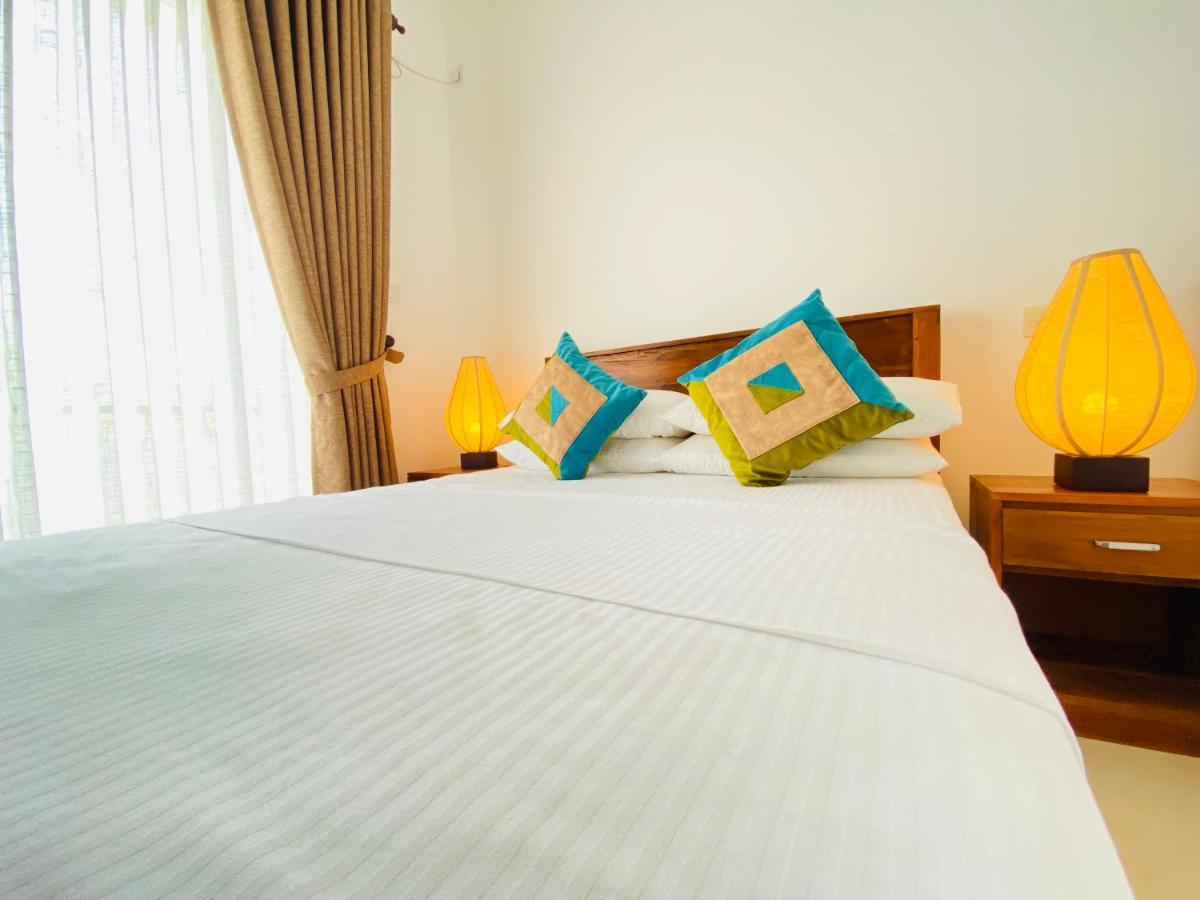 Srimadis Villa Near Airport - Negombo Buitenkant foto