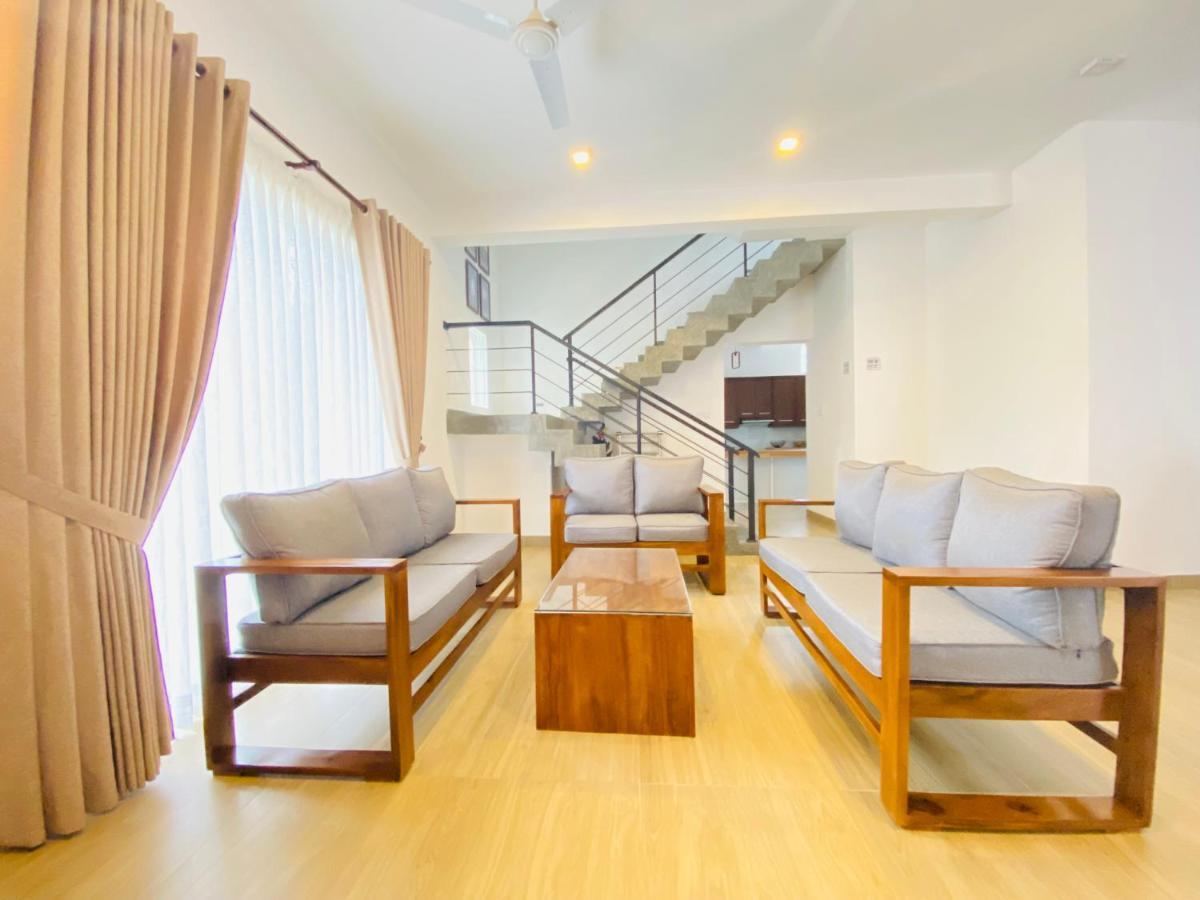 Srimadis Villa Near Airport - Negombo Buitenkant foto