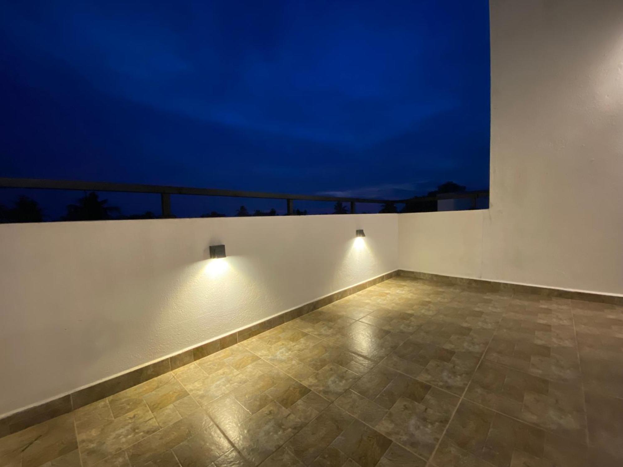 Srimadis Villa Near Airport - Negombo Buitenkant foto